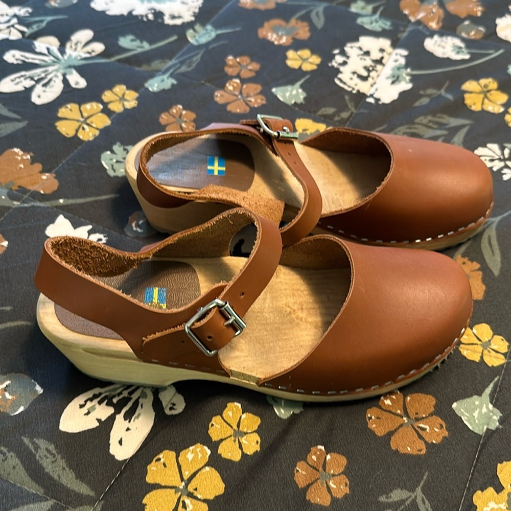 NWOT MIA Clogs size 40/9